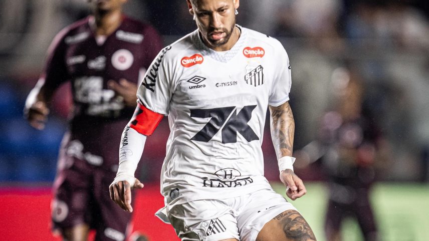 Neymar em ação durante jogo entre Santos e Desportiva Ferroviária (Foto: Divulgação/Santos)