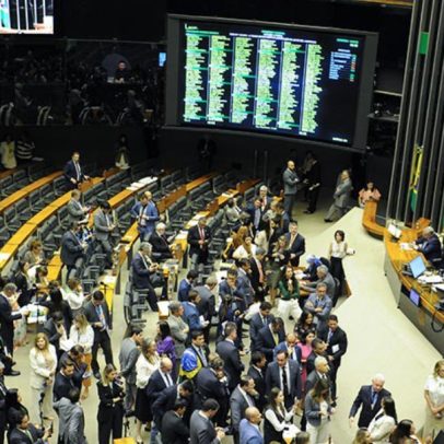 Desconfiança dos brasileiros recai sobre Congresso, partidos e Presidência, aponta pesquisa