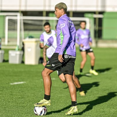 Vasco rejeita propostas do Cruzeiro e aposta na valorização de volante emprestado