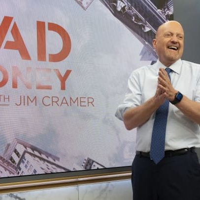 Trump pode prejudicar economia ao demitir Powell, alerta Jim Cramer