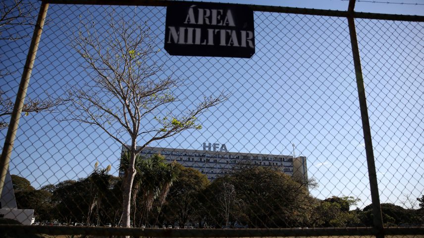 Hospital das Forças Armadas, em Brasília; oficiais temporários são contratados em funções como médico e enfermeiro para atender à demanda de instalações militares (Foto: Pedro Ladeira/Folhapress)