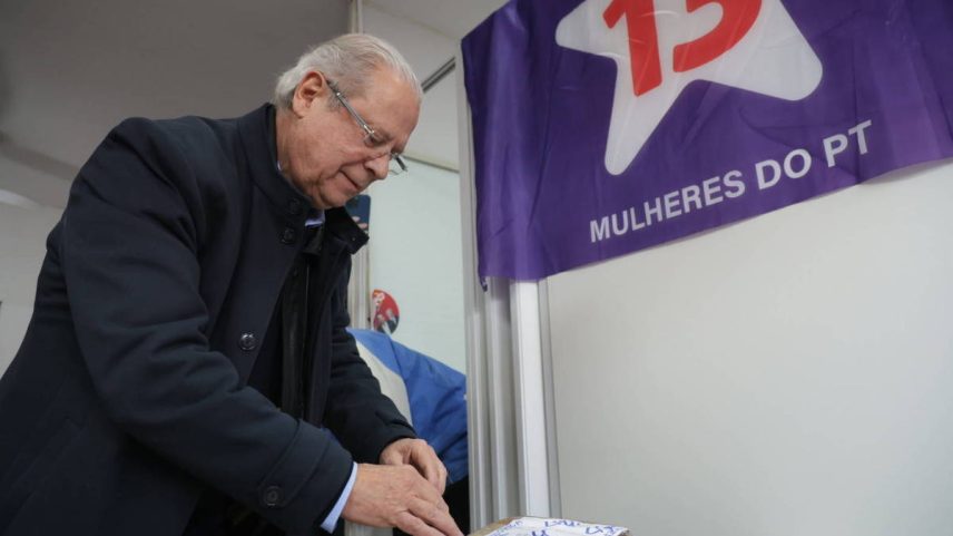 José Dirceu, ex-ministro da Casa Civil (2003-2005), participa na Vila da Saúde, zona sul de São Paulo, da eleição da nova direção do PT (Foto: Fraga Alves - 06.jul.2025/Folhapress)