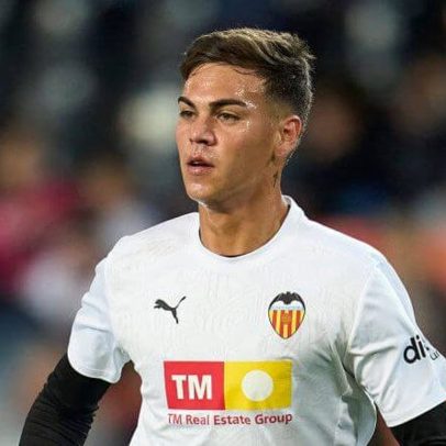 Aston Villa acerta venda de Enzo Barrenechea ao Benfica por €15 milhões