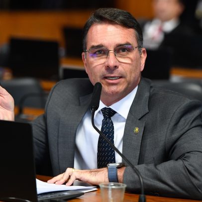 Flávio Bolsonaro critica Moraes por ser guiado pelo ódio em decisão contra Bolsonaro
