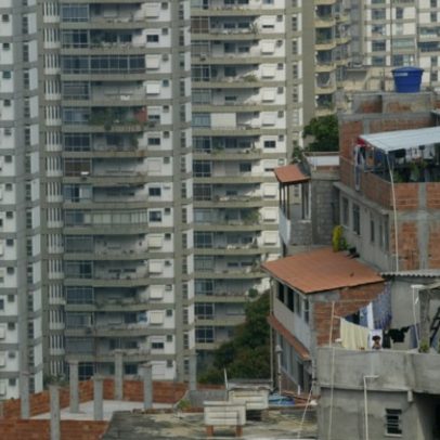 Favela sustenta custos enquanto Estado falha em oferecer suporte adequado