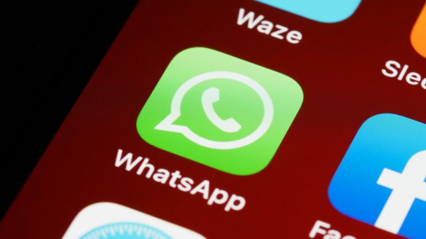 Meta integrou ao serviço de mensagens WhatsApp uma ferramenta de Inteligência Artificial (Foto: Unsplash)