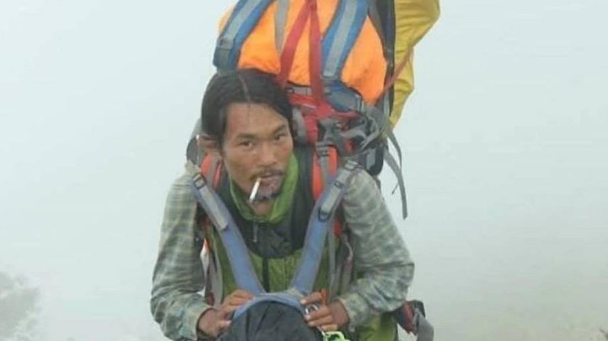 Agam, um alpinista indonésio que ajudou a resgatar o corpo de Juliana Marins no monte Rinjani (Foto: @agam_rinjani)