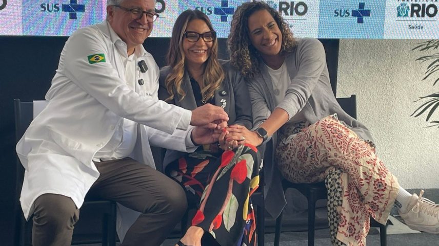 Ministro da Saúde, Alexandre Padilha, com a primeira-dama Janja da Silva e a ministra da Igualdade Racial, Anielle Franco, em visita a hospitais no Rio (Foto: Lucas Salgado)