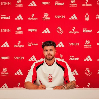 Neco Williams renova contrato com o Nottingham Forest até 2029