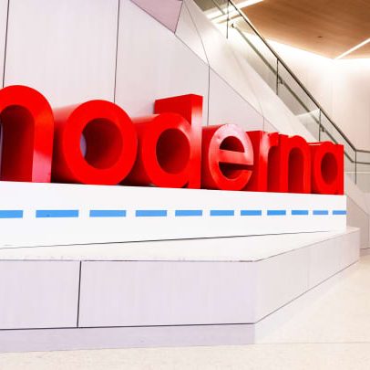 Moderna demite 10% da equipe para reduzir custos com queda nas vendas de vacinas