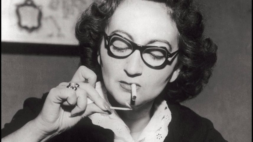 A escritora ítalo-cubana Alba de Céspedes, fotografada na década de 1950 (Foto: Leemage Bridgeman Images via AFP)