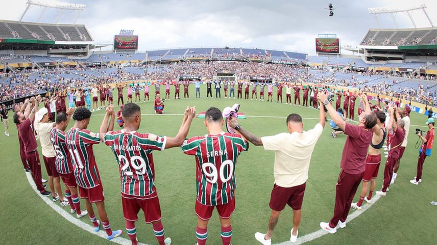 Jogadores do Fluminense fazem roda de oração depois da classificação para semifinal (Foto: MARCELO GONÇALVES / FLUMINENSE F.C.)