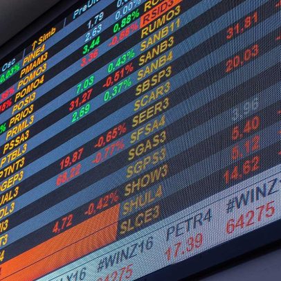 Ibovespa inicia o dia em queda enquanto aguarda balanços e acordos nos EUA