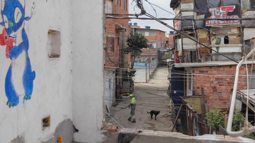 Favela do Moinho tem sido usada pelo PCC como fortaleza para armazenar drogas e vigiar ações policiais na Cracolândia (Foto: Tiago Queiroz/Estadão)