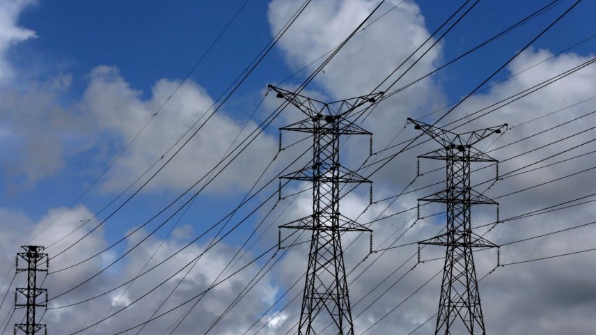Torres de transmissão de energia (Foto: Custódio Coimbra/Agência O Globo)