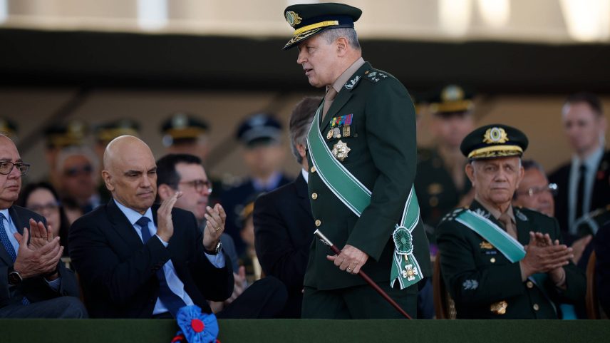 O general Tomás Paiva assumiu o comando do Exército no início de 2023, após crise de desconfiança entre o presidente Lula (PT) e o general Julio César Arruda (Foto: Pedro Ladeira - 22.ago.24/Folhapress)