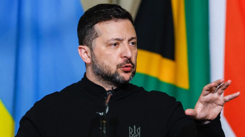 Presidente da Ucrânia, Volodymyr Zelensky, durante visita à África do Sul (Foto: Phill Magakoe / AFP)