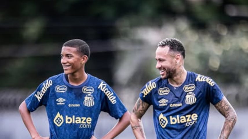Neymar ao lado de Robinho Júnior no treino do Santos (Foto: RAUL BARETTA/SANTOS FC)