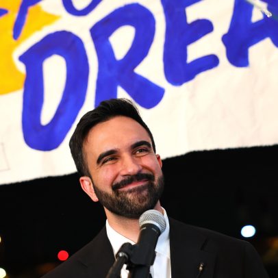 Mamdani pode vencer primárias democratas com resultados de votação em Nova York