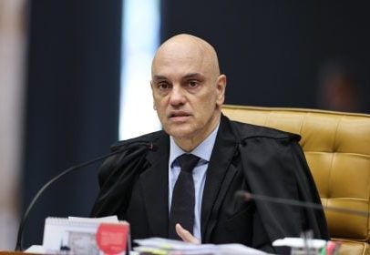Moraes corrige erro de digitação em decisão contra Bolsonaro e troca 'mas' por 'mais'