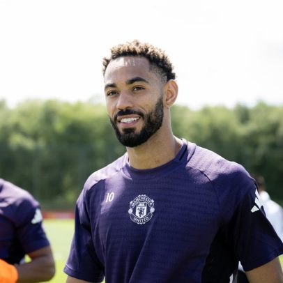 Matheus Cunha veste a camisa 10 e reforça o Manchester United nesta temporada
