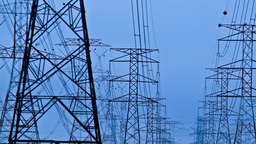 Geração distribuída: energia solar cresce no Brasil e exige nova coordenação entre ONS e DSOs. (Foto: Adobe Stock)