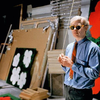 A vida complexa e controversa de Andy Warhol revela o ser humano por trás da arte