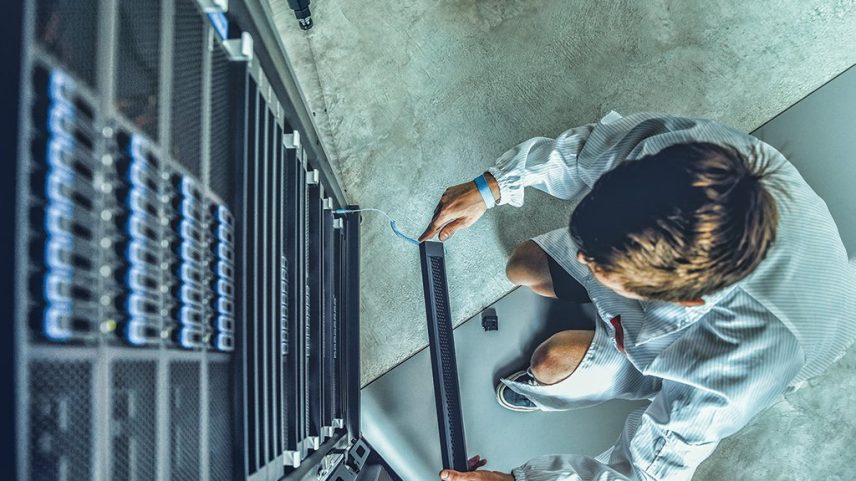 Profissional de TI: setor disputado e demanda por home office (Foto: Matija Keber/Getty Images)