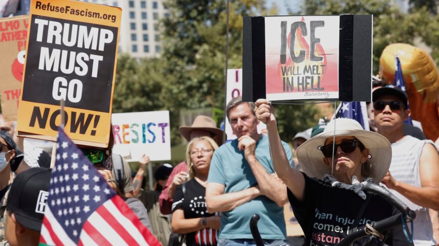 Protestos contra as políticas do presidente Donald Trump na sexta-feira, 4 de julho de 2025, em Los Angeles. (Foto: Associated Press/LaPresse)