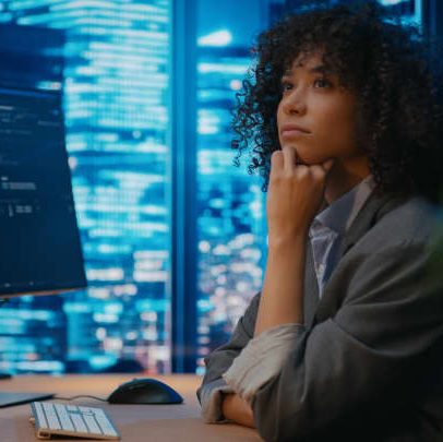 Inteligência artificial gera preocupação entre trabalhadores iniciantes, afirma professor