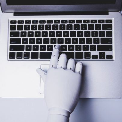 Robôs e inteligência artificial podem substituir quase todos os empregos até 2045