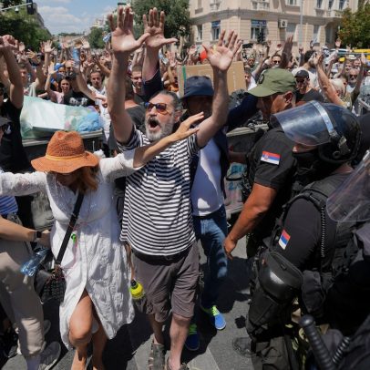 Estudantes da Sérvia intensificam protestos contra o presidente Vucic após sete meses