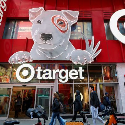 Target enfrenta dificuldades para reconquistar consumidores e investidores