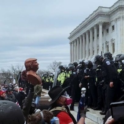 Bárbaros se divertem gravando confrontos no Capitólio dos Estados Unidos