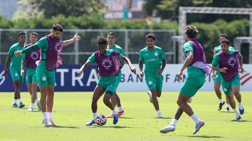 Estêvão durante o último treino do Palmeiras antes do jogo contra o Chelsea, seu futuro clube (Foto: Cesar Greco/Palmeiras)