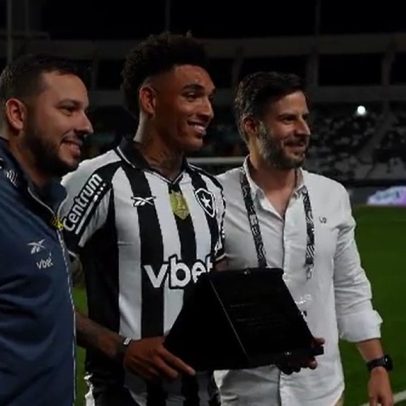 Botafogo presta homenagem a Igor Jesus antes de sua saída do clube