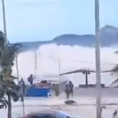 Água do mar invade ruas e provoca interdições em São Paulo e no Rio de Janeiro
