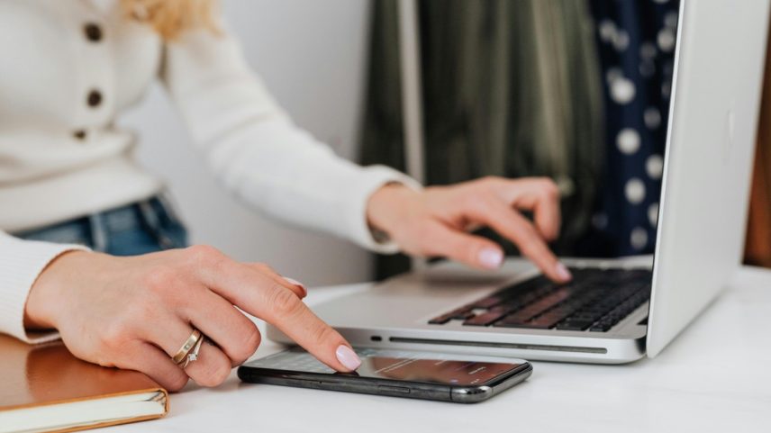 Descubra se vale mais a pena alugar ou comprar um notebook novo (Foto: Reprodução/Pexels)