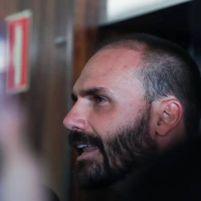 Eduardo Bolsonaro decide não retornar ao Brasil e planeja ação contra Moraes
