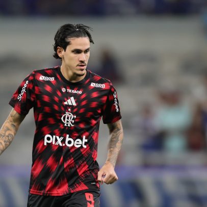 Flamengo busca novo centroavante enquanto avalia situação de Pedro e Juninho