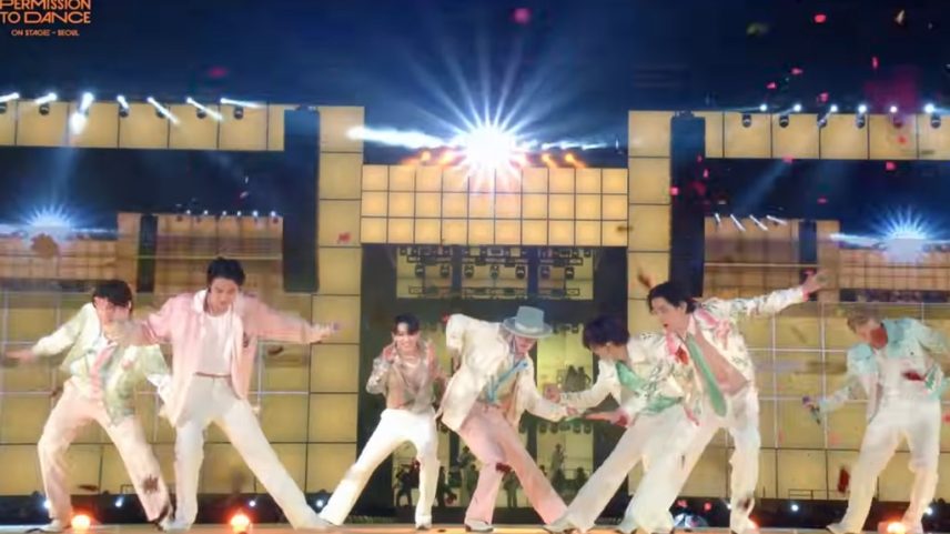BTS lançou uma prévia cheia de energia de seu vídeo compilado 'Permission to Dance On Stage — Seoul Spot' na manhã de quinta-feira (3 de julho). (Foto: Reprodução)