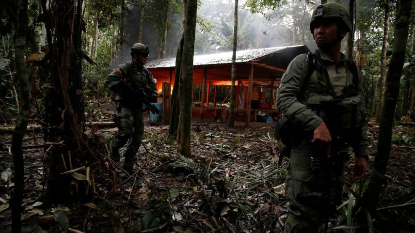 Militares em um operativo em Calamar, estado de Guaviare, em 2016. (Foto: Fernando Vergara/AP)