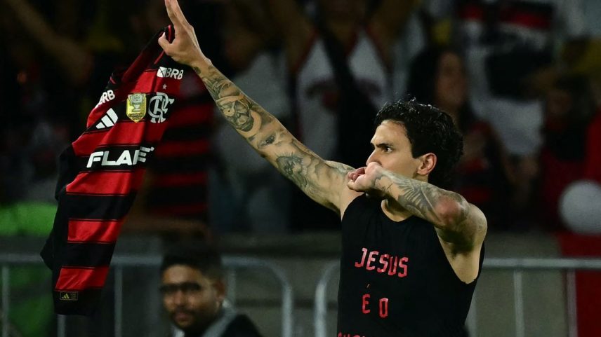 Pedro fez o gol da vitória do Flamengo sobre o Fluminense (Foto: Pablo PORCIUNCULA / AFP)
