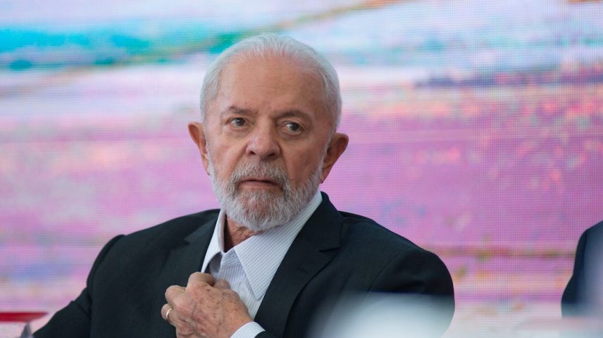 Gestora cita a iminência de sinais de desaceleração da atividade econômica doméstica como uma das razões para elevar a posição no país (Foto: Andressa Anholete/Bloomberg)