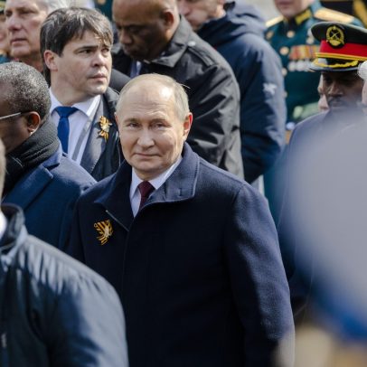 Rússia retoma acesso a fundos e produtos com flexibilização de sanções dos EUA