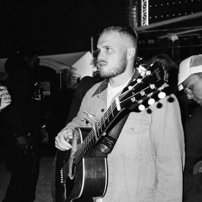 Zach Bryan lança três novas músicas que ficaram de fora do álbum