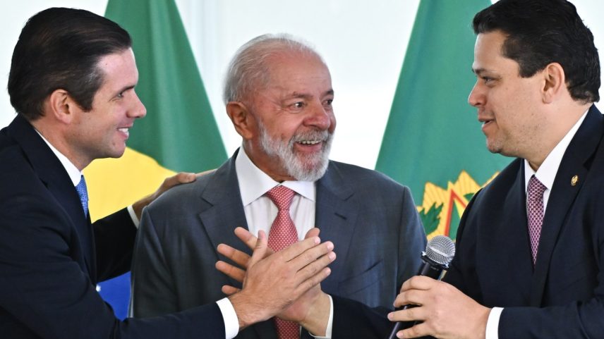 Hugo Motta, Lula e Davi Alcolumbre em encontro no Planalto - 03/02/2025 (Foto: Andre Borges/EFE)