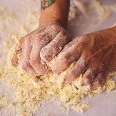 Aprenda a fazer cinco pastas caseiras simples e rápidas, sem precisar de máquina