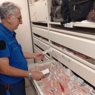 Metrô devolve dentaduras, documentos e objetos raros perdidos por passageiros