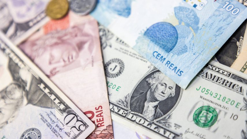 Dólar registrou menor valor em mais de um ano nesta quinta-feira (3) (Foto: Pedro Affonso/Folhapress)